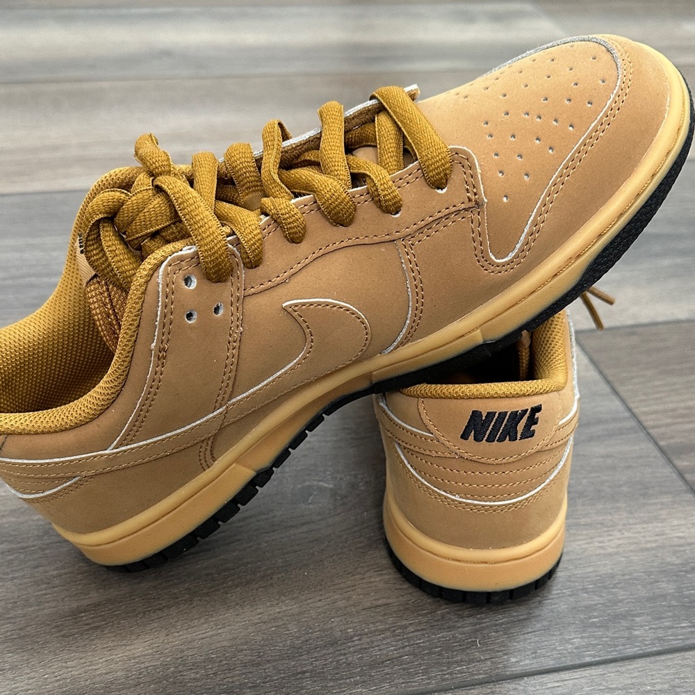 Nike Dunk Low Retro Sneakers - Picture 4 of 4